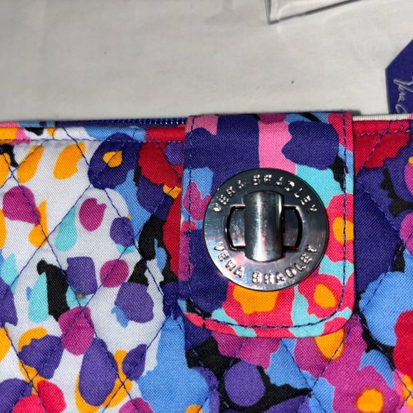 #31 Vera Bradley Turn lock Wallet. Beautiful floral pattern. New without tags. - Picture 3 of 11